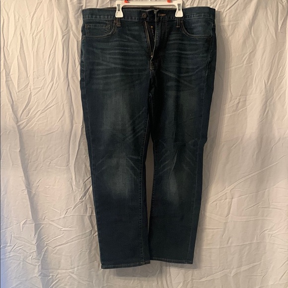 Lucky Brand Relaxed Straight Jeans w Subtle Fading - 410 Athletic Fit - 36x30 - Picture 1 of 16